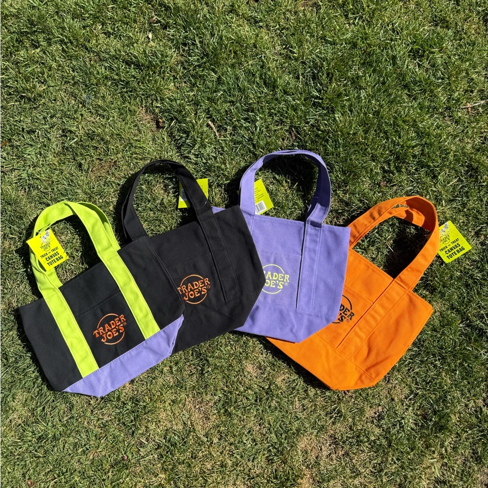 Trader Joe's Halloween Mini Tote Bags NWT!!